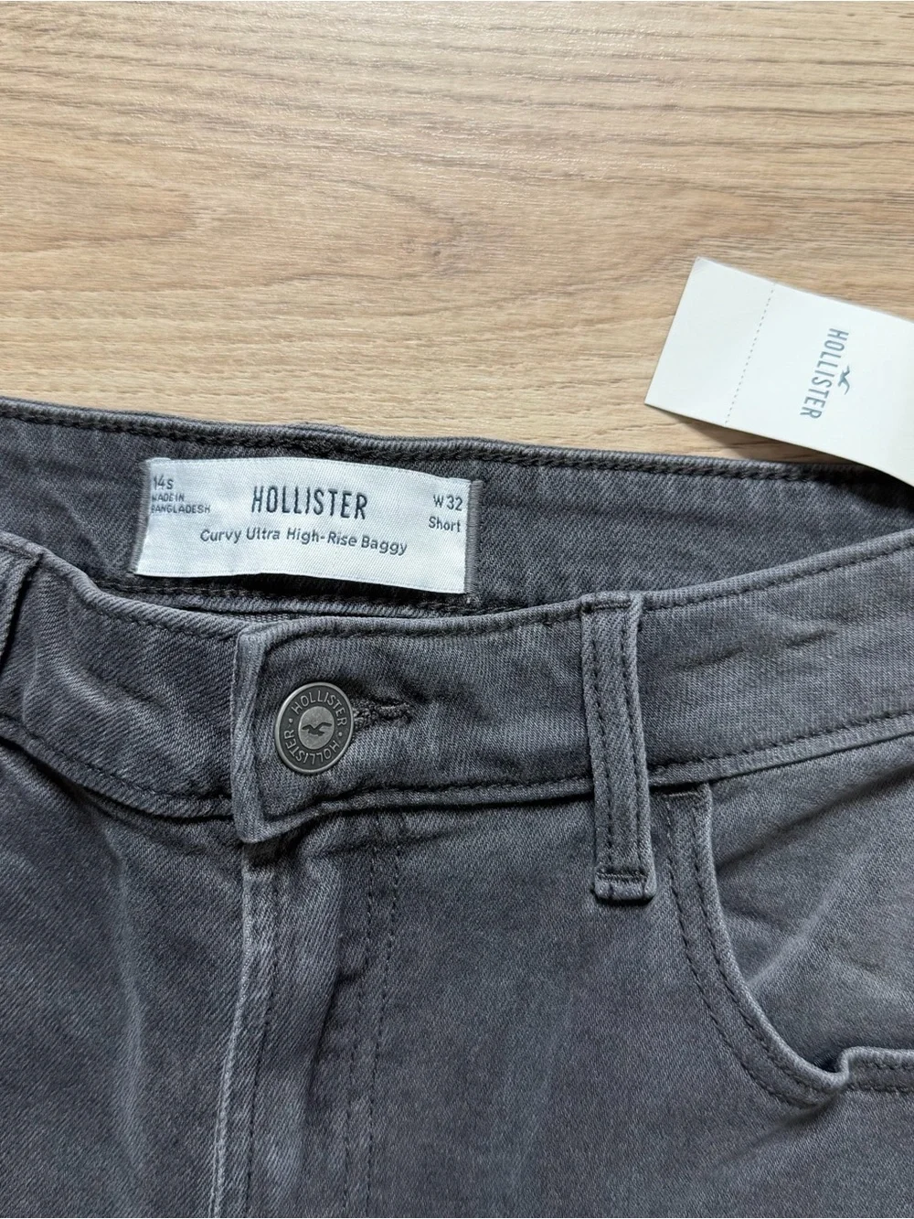 NWT Hollister Curvy Ultra High Rise Baggy Jeans Size 14 Petite